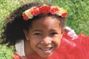 Fue hallada muerta en aparente suicidio y buscan desesperadamente a su hija de seis años en EEUU
