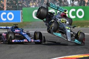 Lewis Hamilton abandona el GP de Bélgica tras chocar con Fernando Alonso (VIDEO)