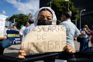 Tras masivas protestas, chavismo prometió pagar el 100% del bono vacacional a los maestros