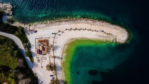 Una mujer es alcanzada por un rayo en una playa de Croacia y se encuentra en estado crítico