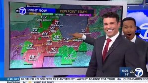 VIRAL: Meteorólogo en EEUU no puede creer lo que descubrió durante programa en vivo (VIDEO)