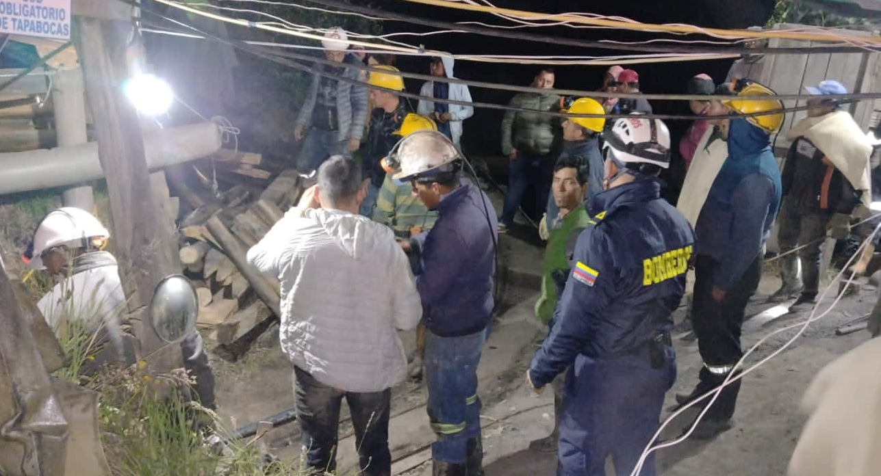 Al menos nueve obreros atrapados tras derrumbe en una mina de Colombia