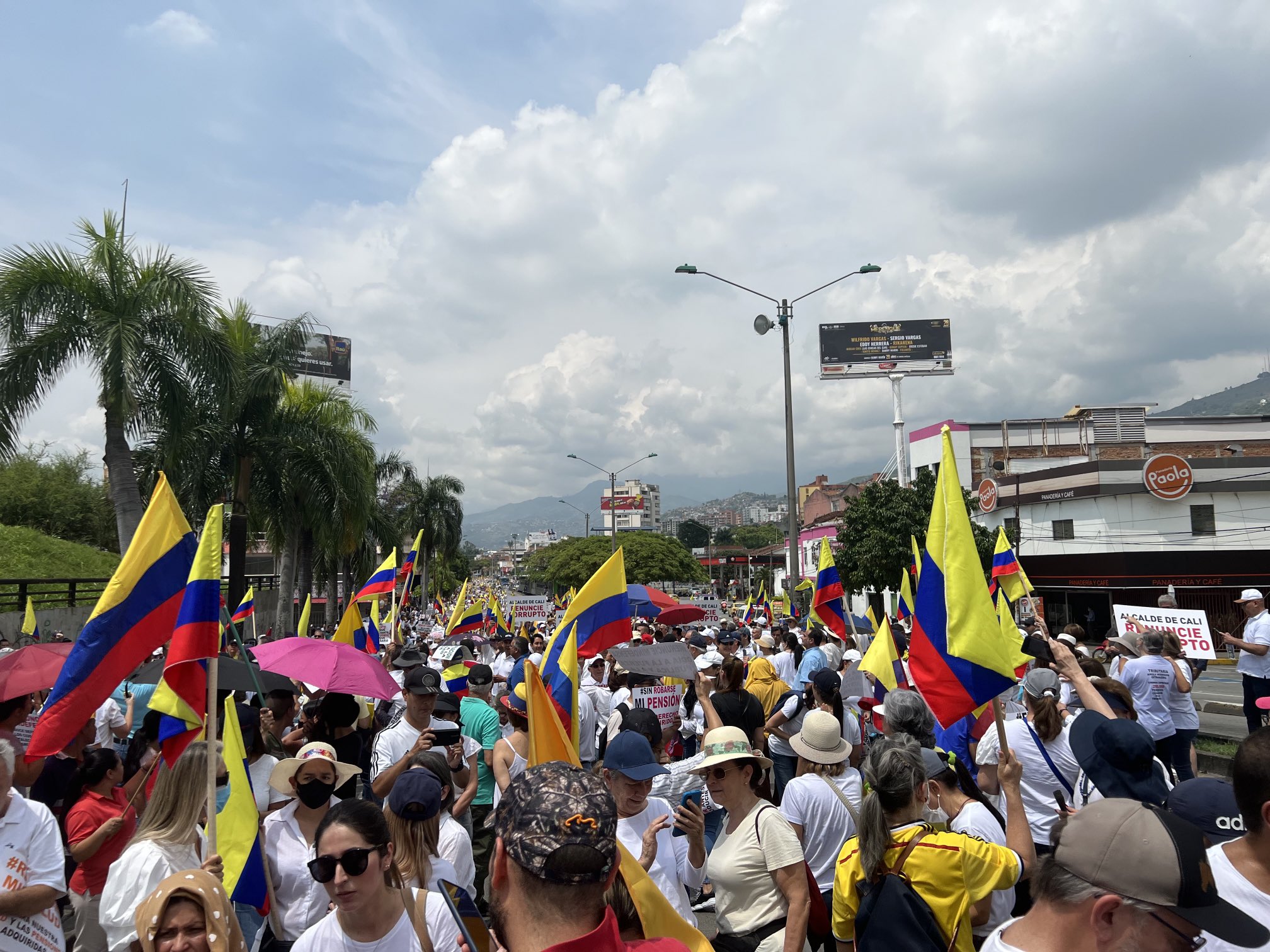 “Fuera Petro”, gritan los manifestantes a instantes de comenzar a marchar en Bogotá #26Sep (VIDEO)
