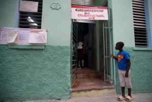 Escasa afluencia y silencio sobre lo votado marcan el referendo en Cuba