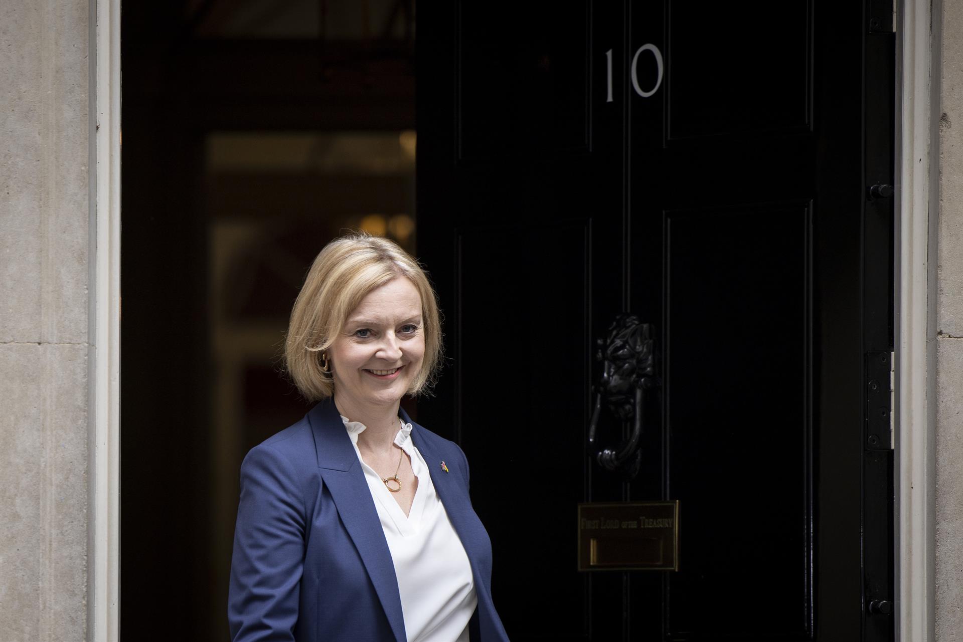 Liz Truss llega al palacio de Buckingham para despedirse del rey Carlos III