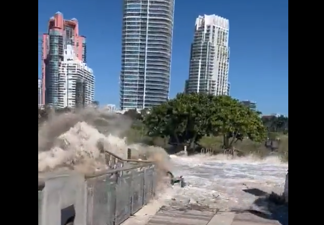 VIDEO: Una ola se desplazó tierra adentro y causó un desastre en Miami Beach