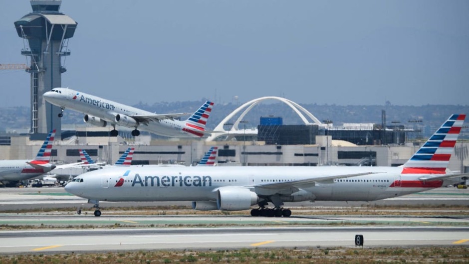 Pasajero atacó sorpresivamente a asistente de un vuelo en Los Ángeles