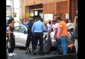 ¡Salvajismo policial! Funcionarios de PoliLara agredieron a hombre en el centro de Barquisimeto