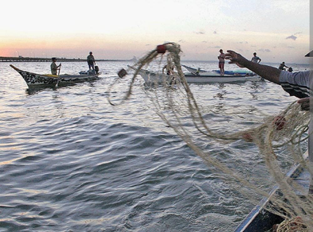 La eliminación del subsidio al combustible, derrames de petróleo y “vacunas” están matando la pesca en Zulia