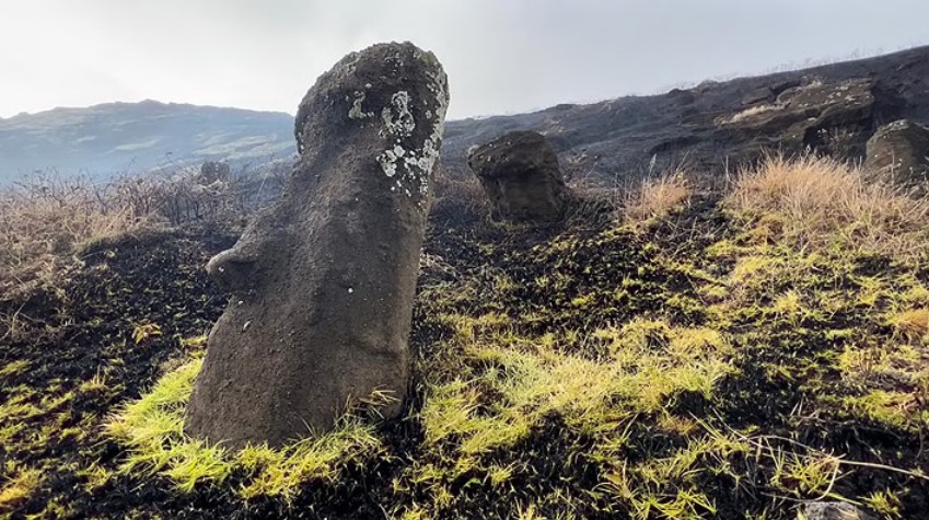 Incendio en Isla de Pascua quema varias estatuas y más de 100 hectáreas