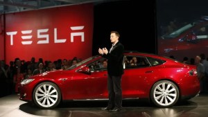 Efecto Elon Musk: acciones de Tesla se desploman casi un 70 % en este 2022