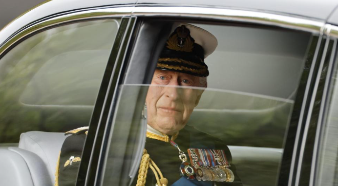 Carlos III dejará a parte de la aristocracia fuera de su coronación en favor de organizaciones caritativas