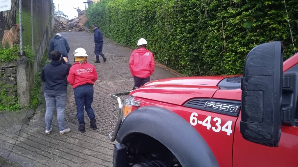 Deslizamiento de tierra afectó una vivienda en San Antonio de Los Altos #9Oct (Foto)