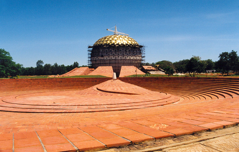 Auroville, la utópica ciudad sin gobierno, sin dinero y sin religión