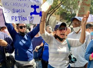 Protesta frente a Hidrocapital por agua contaminada que llega a los hogares de Caracas