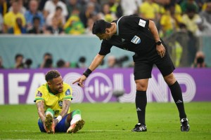 Alarma en Brasil: así quedó el tobillo de Neymar tras la lesión ante Serbia (Fotos)