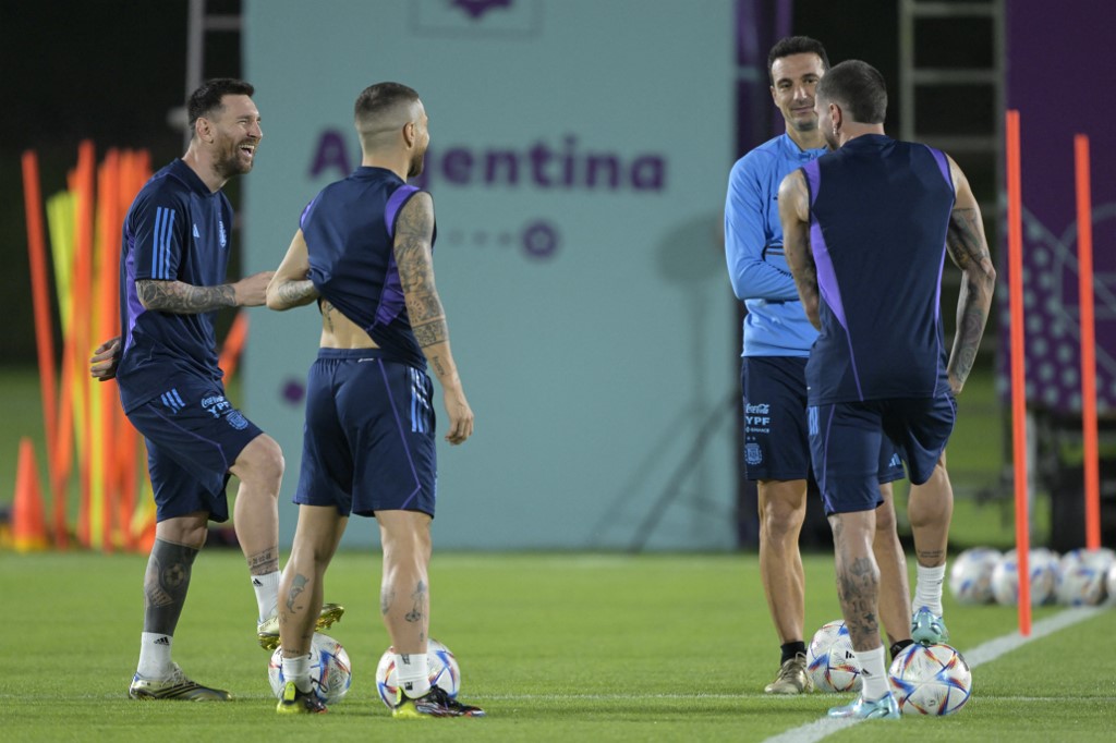 Messi “tranquilo y sonriente”, Argentina entrena pensando en México