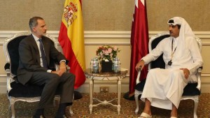 El rey de España se reúne con el emir de Qatar en su visita al Mundial