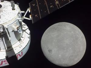 Orión rompe récord de Apolo 13 y se ubica a más de 400 mil km de la Tierra