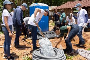 Tecnología sustentable lleva saneamiento y energía a aldea indígena de Brasil