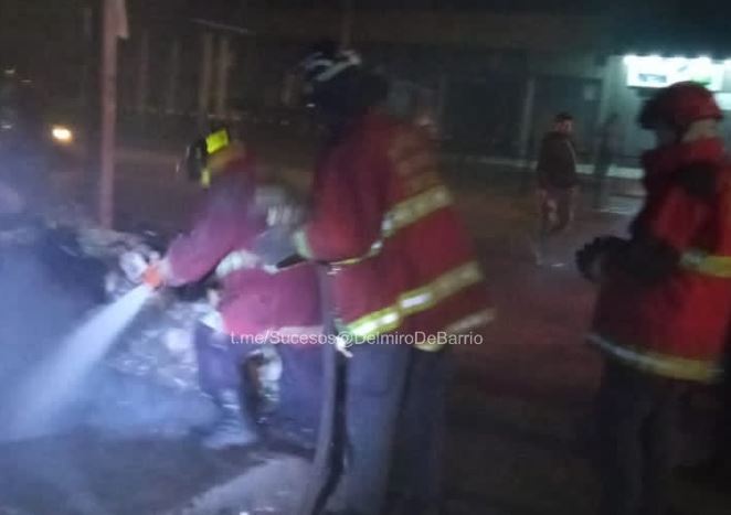 Vecinos reportaron explosión en una alcantarilla de la avenida Urdaneta este #9Nov