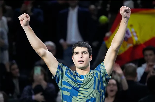 Alcaraz brilla en los octavos de París-Bercy y mantendrá su número uno hasta las Finales ATP