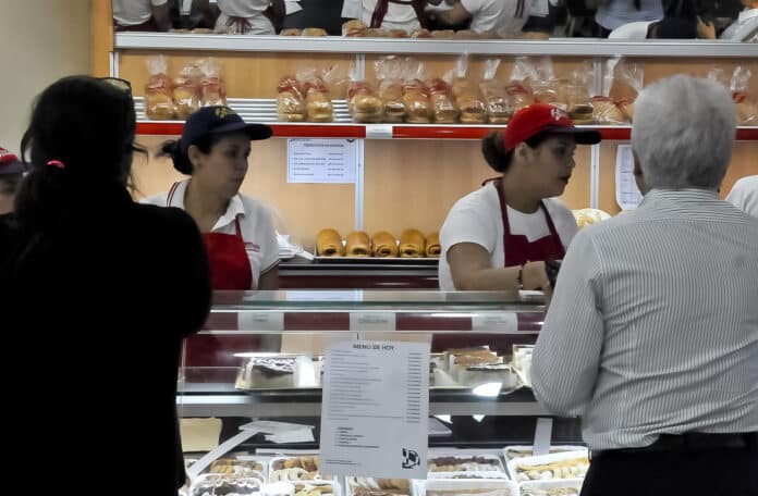 ¿Se te antoja un pan de jamón? Estos son sus precios en el oeste de Caracas