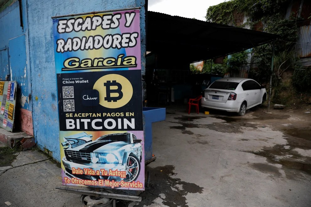 La caída del bitcoin provoca un descalabro económico en El Salvador