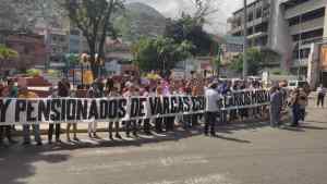 EN IMÁGENES: pensionados tomaron las calles de Vargas ante los mínimos ingresos que perciben del régimen #16Nov
