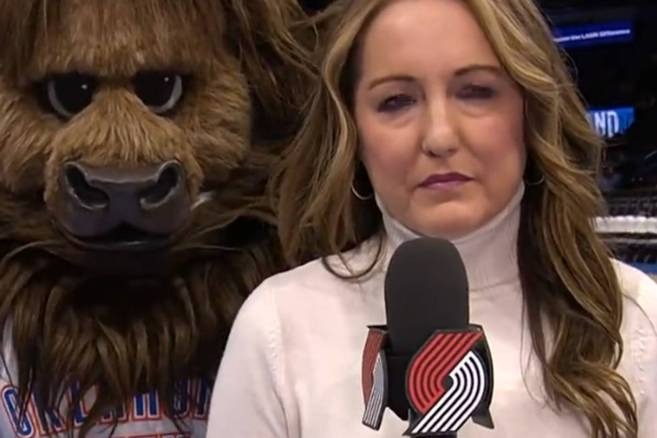 VIDEO: El susto de una reportera por culpa de la mascota de los Thunder que se ha vuelto VIRAL