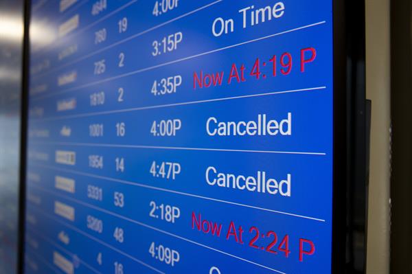 Más de 2.700 vuelos han sido anulados en EEUU en nueva jornada de caos por el temporal
