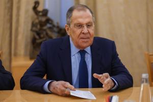 Lavrov destaca la cercanía de Rusia con Bangladesh y promete enviar combustible nuclear