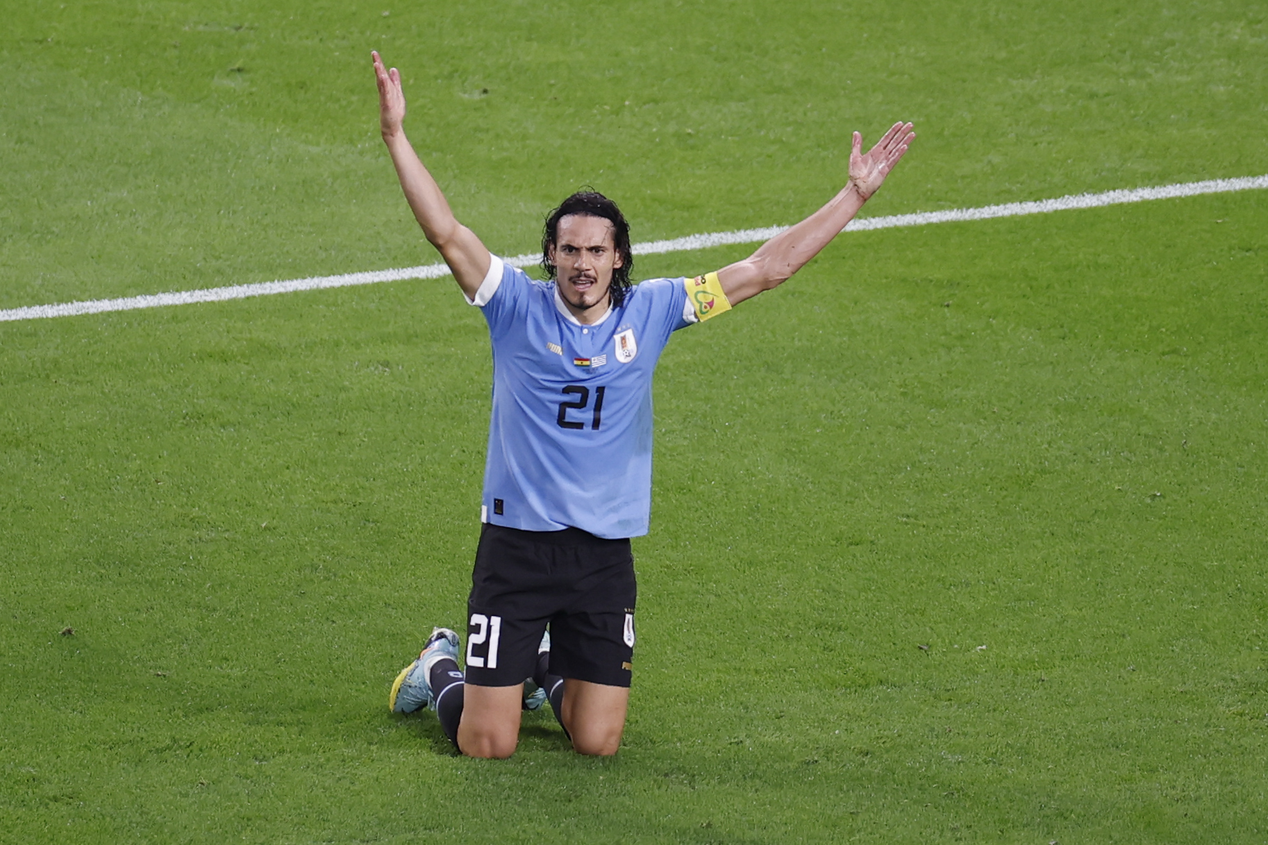 El golpe de Cavani a la pantalla del VAR tras la eliminación de Uruguay de Qatar 2022 (VIDEO)