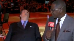 VIDEO: Reconocido locutor de baloncesto en EEUU tuvo una convulsión en plena transmisión