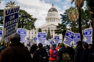 La huelga académica más grande de EEUU llega a su fin tras cinco semanas de protesta
