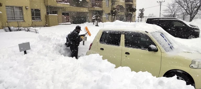 Al menos 17 muertos y más de 90 heridos: el saldo de las fuertes nevadas que golpean Japón