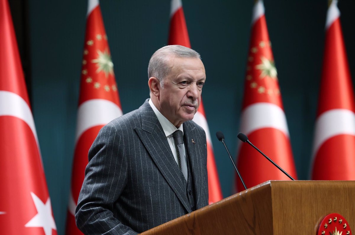 Erdogan intensifica persecución contra popular alcalde opositor que quiere ser presidente de Turquía: lo acusa de terrorismo