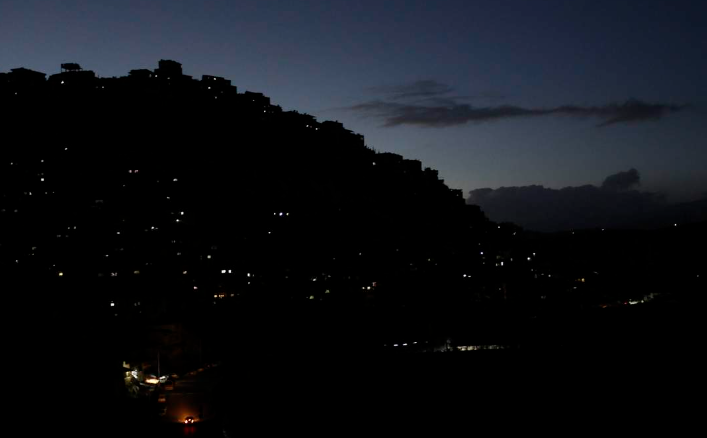 Francia prepara a sus ciudadanos para cortes de electricidad en enero