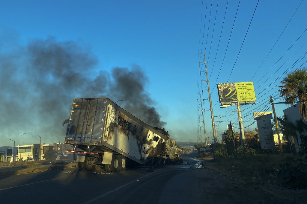 Fuertes tiroteos en Culiacán tras operativo para capturar al hijo de “El Chapo” Guzmán