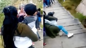 Se desprende un puente colgante en México cuando lo atravesaba una docena de turistas (VIDEO)