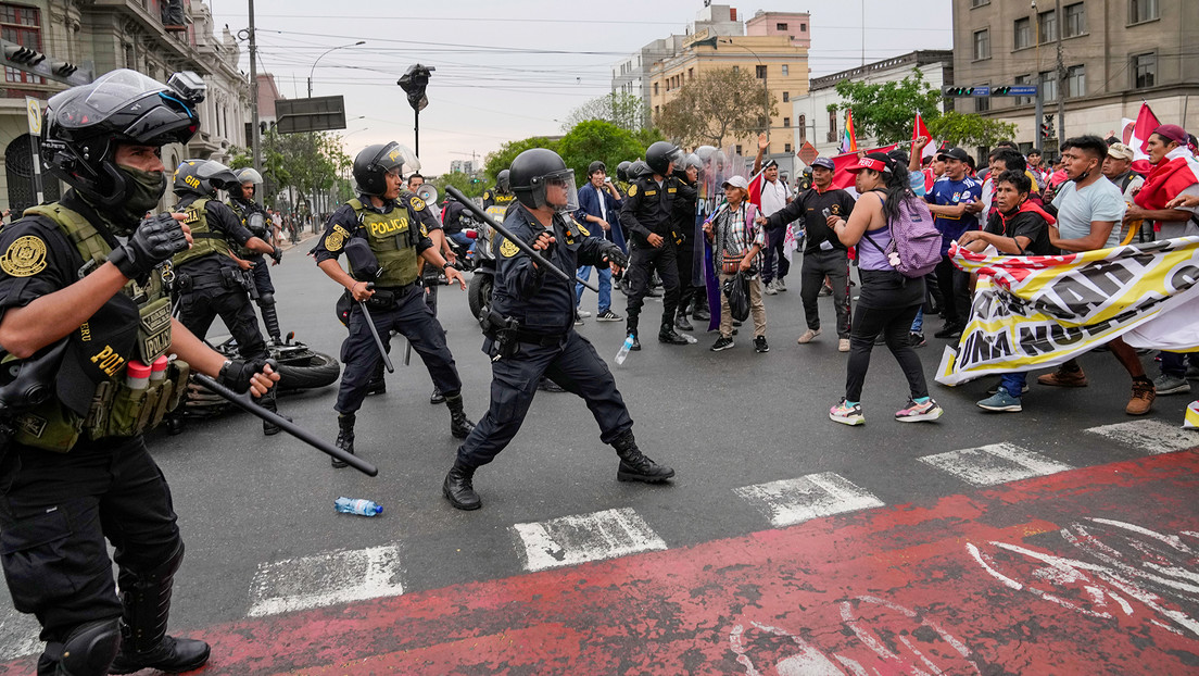 Fiscalía peruana investiga muertes por represión mientras Lima se convierte en núcleo de protestas