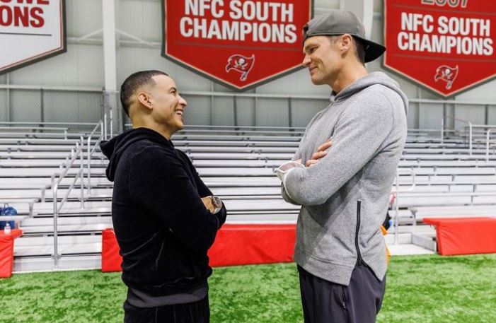 ¡De leyenda a leyenda! Así fue el encuentro entre Tom Brady y Daddy Yankee (Fotos)