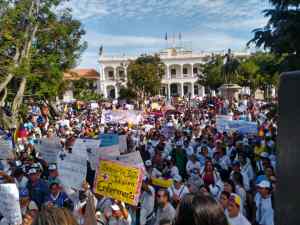 Trabajadores públicos en Zulia salen a protestar este #23Ene y exigen cambios en el modelo económico (IMÁGENES)