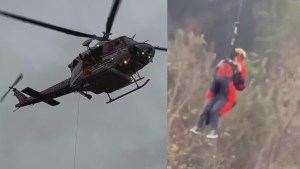 El increíble rescate en helicóptero de una mujer atrapada por las torrenciales inundaciones en California (VIDEO)