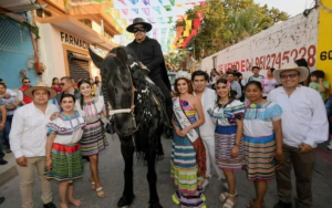 Alcalde mexicano se disfrazó de “El Zorro” para combatir la inseguridad (VIDEO)
