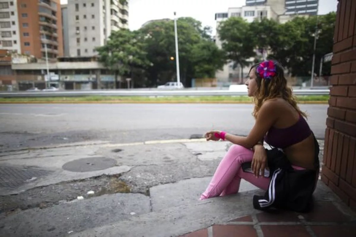 Pobreza y dinero fácil, detonantes del trabajo sexual en Venezuela