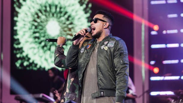 Asesinaron a balazos a “AKA”, uno de los raperos más famosos de Sudáfrica