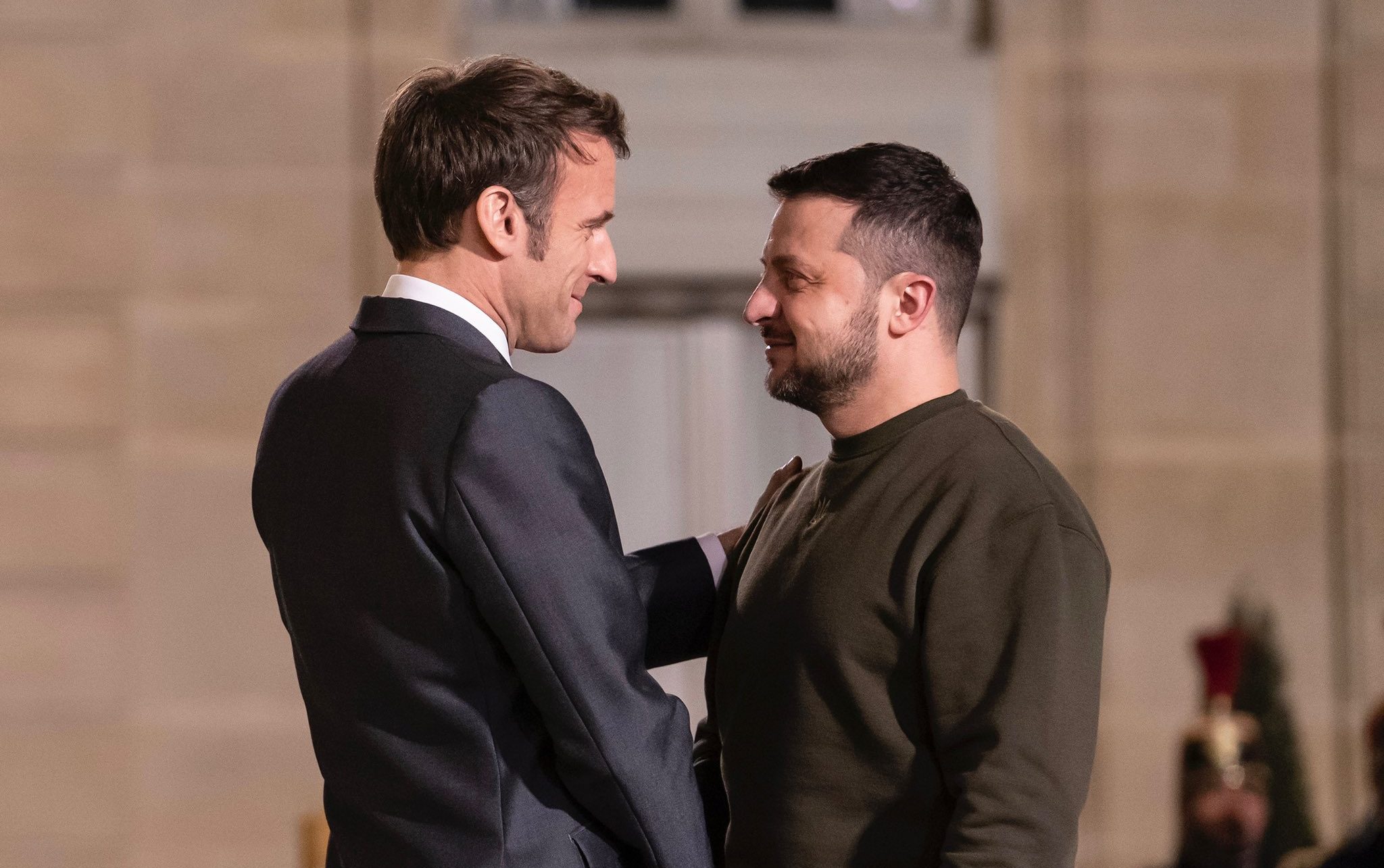 Las imágenes del encuentro de Zelenski con Macron en París