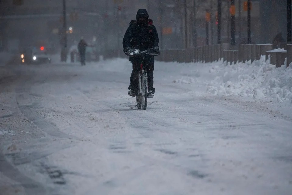 Pronostican cuándo nevará en Nueva York tras romper récords de frío