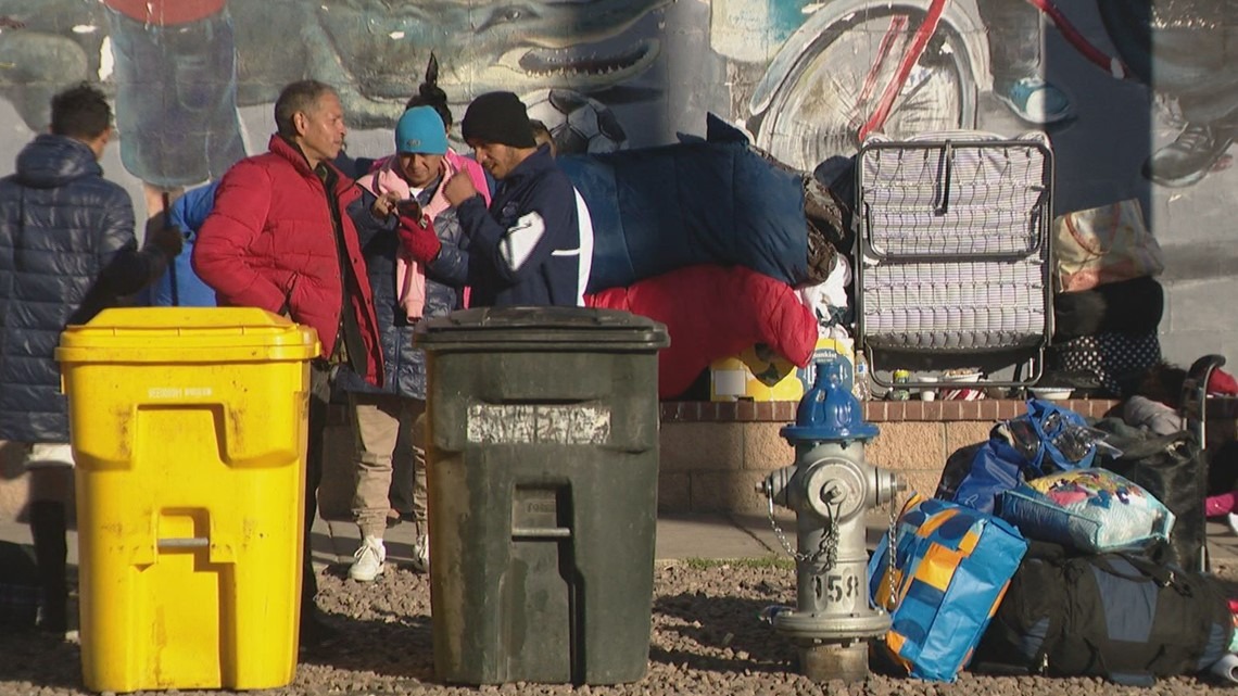 “Nuestro destino final es Canadá”: Migrantes venezolanos sienten “libertad” al llegar a Denver